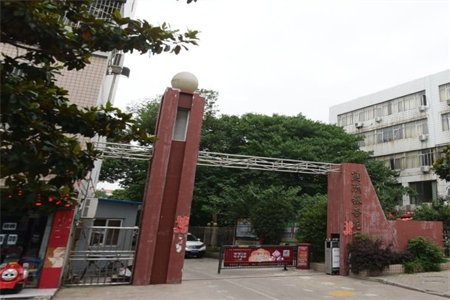 花千树3室2厅1卫98㎡电梯房南北通透靠近五实